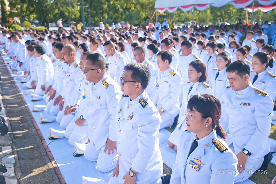 ร่วมพิธีวางพวงมาลาและถวายบังคม เพื่อน้อมรำลึก...