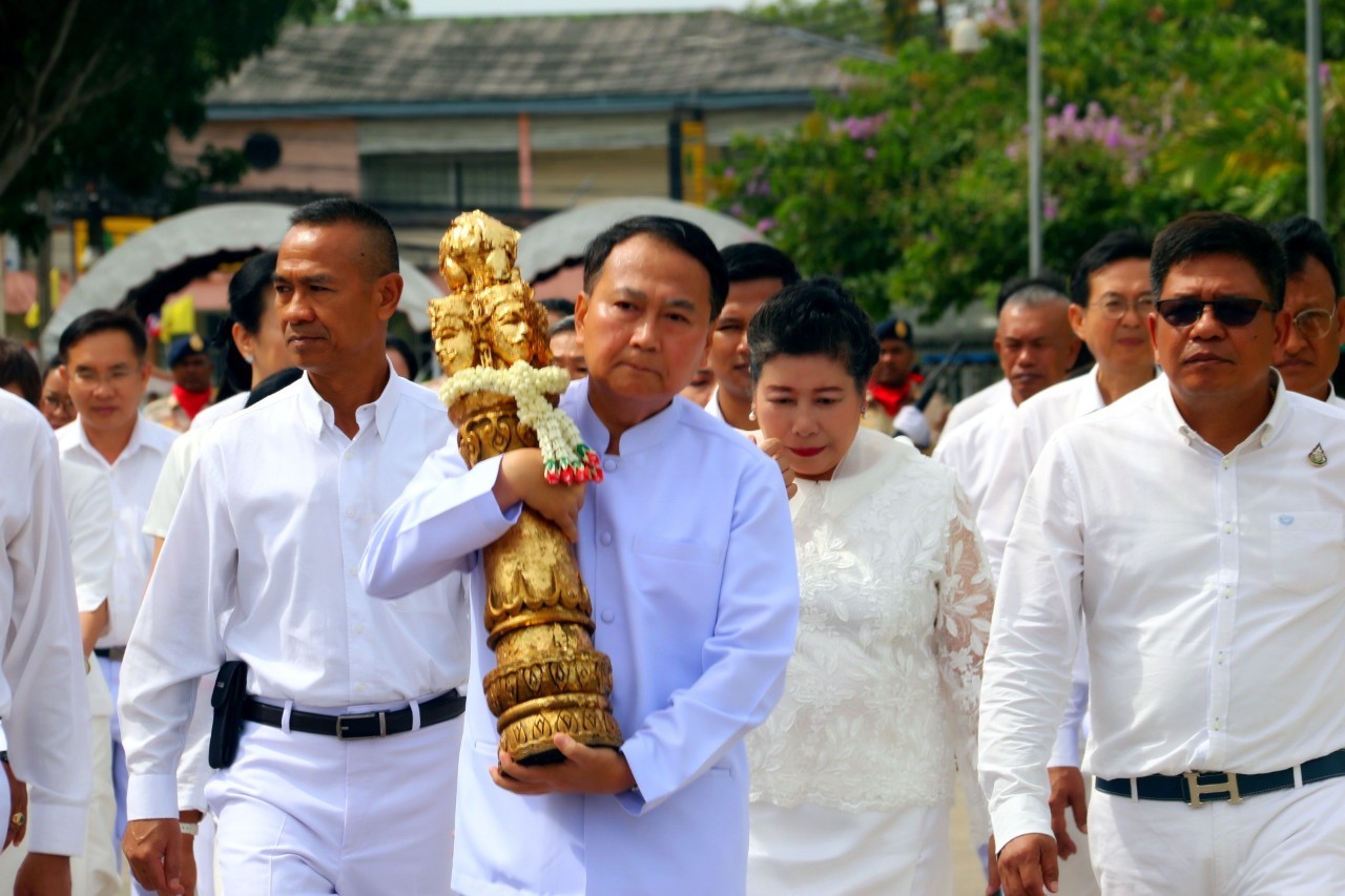 อัญเชิญหลักเมืองจำลอง ประดิษฐาน ณ ศาลหลักเมืองและ...