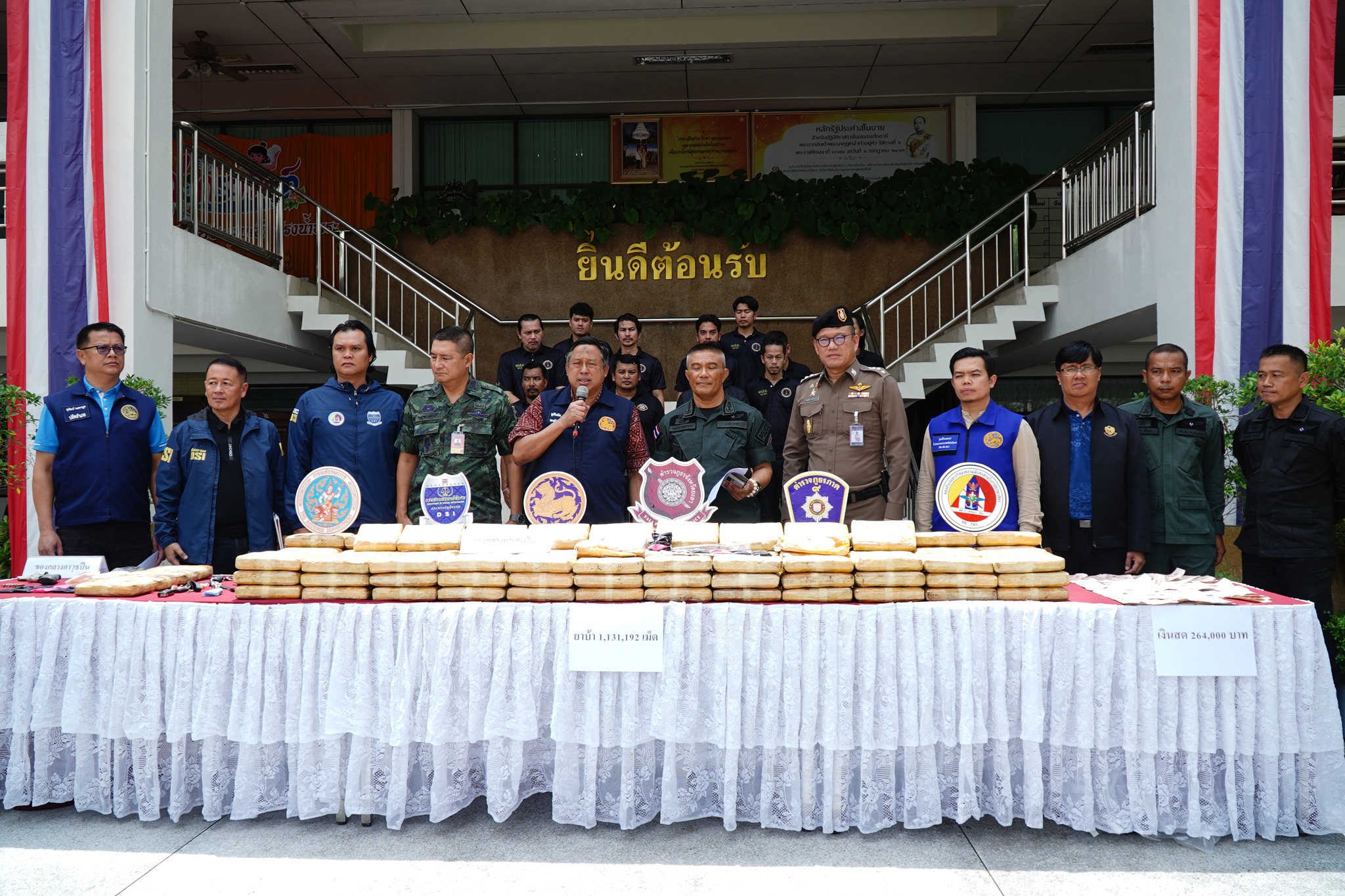 ตำรวจภูธรจังหวัดยะลา ร่วมทหาร ฝ่ายปกครอง กรมสอบสวนคดีพิเศษ DSI แถลงข่าวจับขบวนการค้ายาเสพติด ยาบ้า 1,131,192 เม็ด  พร้อมของกลางหลายรายการ