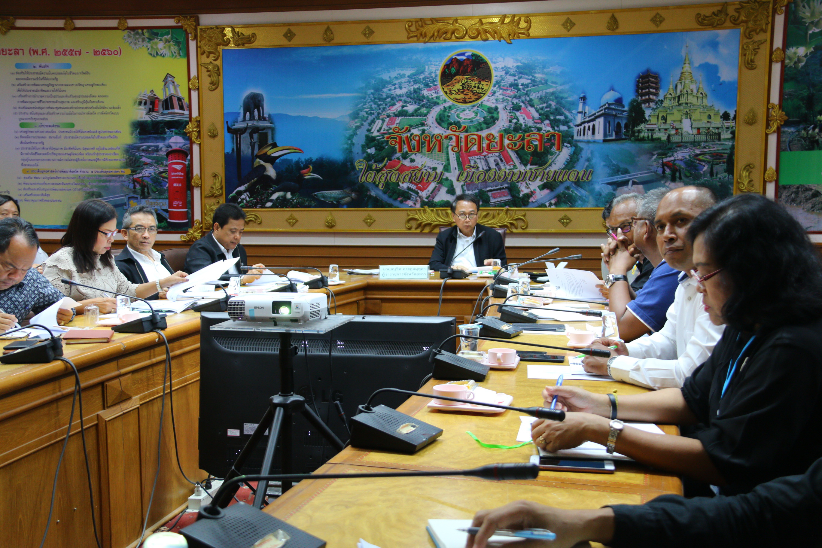 ประชุมเตรียมความพร้อมการจัดพิธีถวายดอกไม้จันทน์