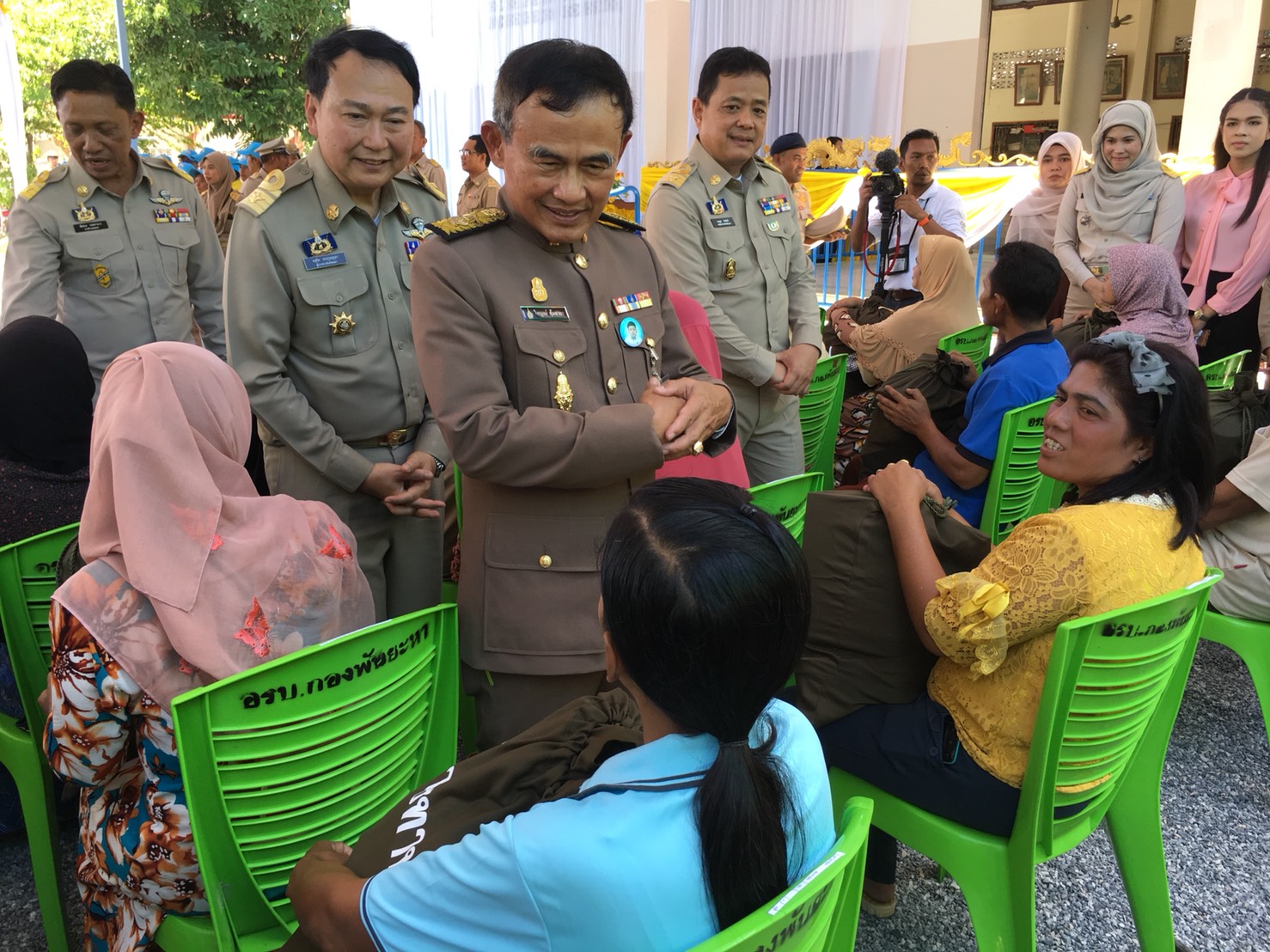องคมนตรีลงพื้นที่จังหวัดยะลามอบสิ่งของพระราชทานฯ