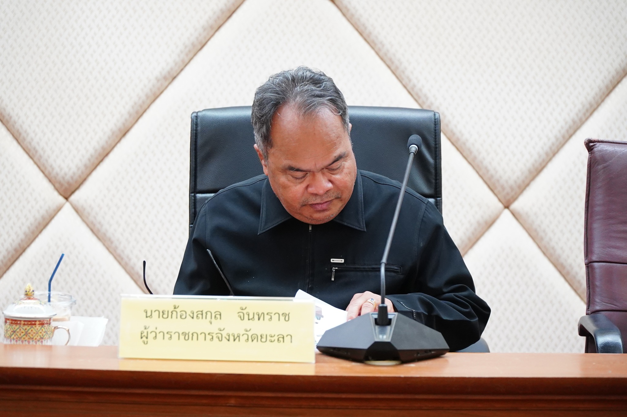 ผู้ว่าฯ ยะลา ประชุมพิจารณาอุทธรณ์คำสั่งเจ้าพนักงานท้องถิ่น กรณีโครงการบ้านเยียวยา 7 ราย