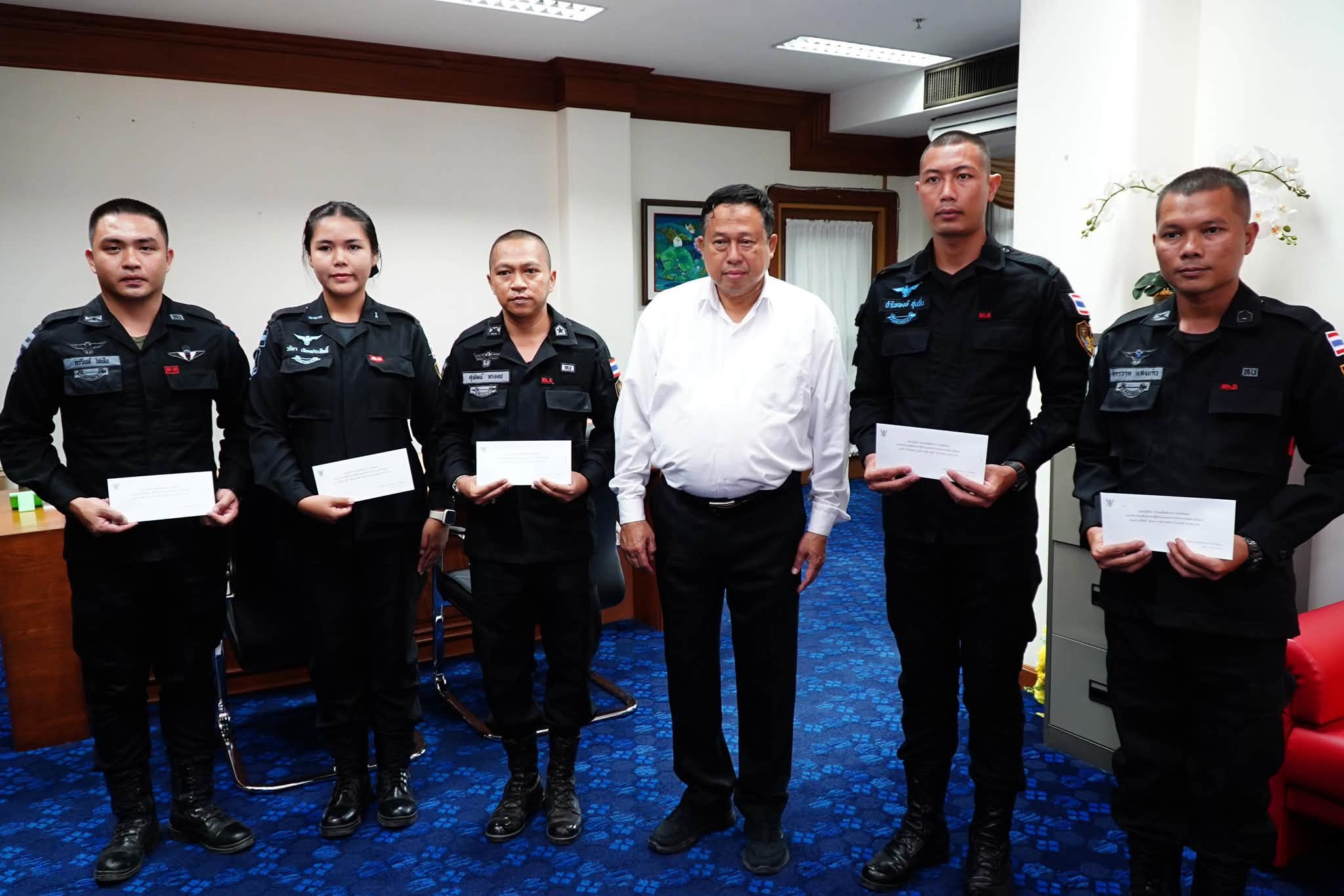 รองผู้ว่าฯ ยะลา มอบเงินช่วยเหลือเยียวยาแก่เจ้าหน้าที่ทหารพราน 7 นาย ผู้ได้รับผลกระทบจากเหตุการณ์ความไม่สงบในพื้นที่จังหวัดชายแดนภาคใต้ ที่ อ.บันนังสตา